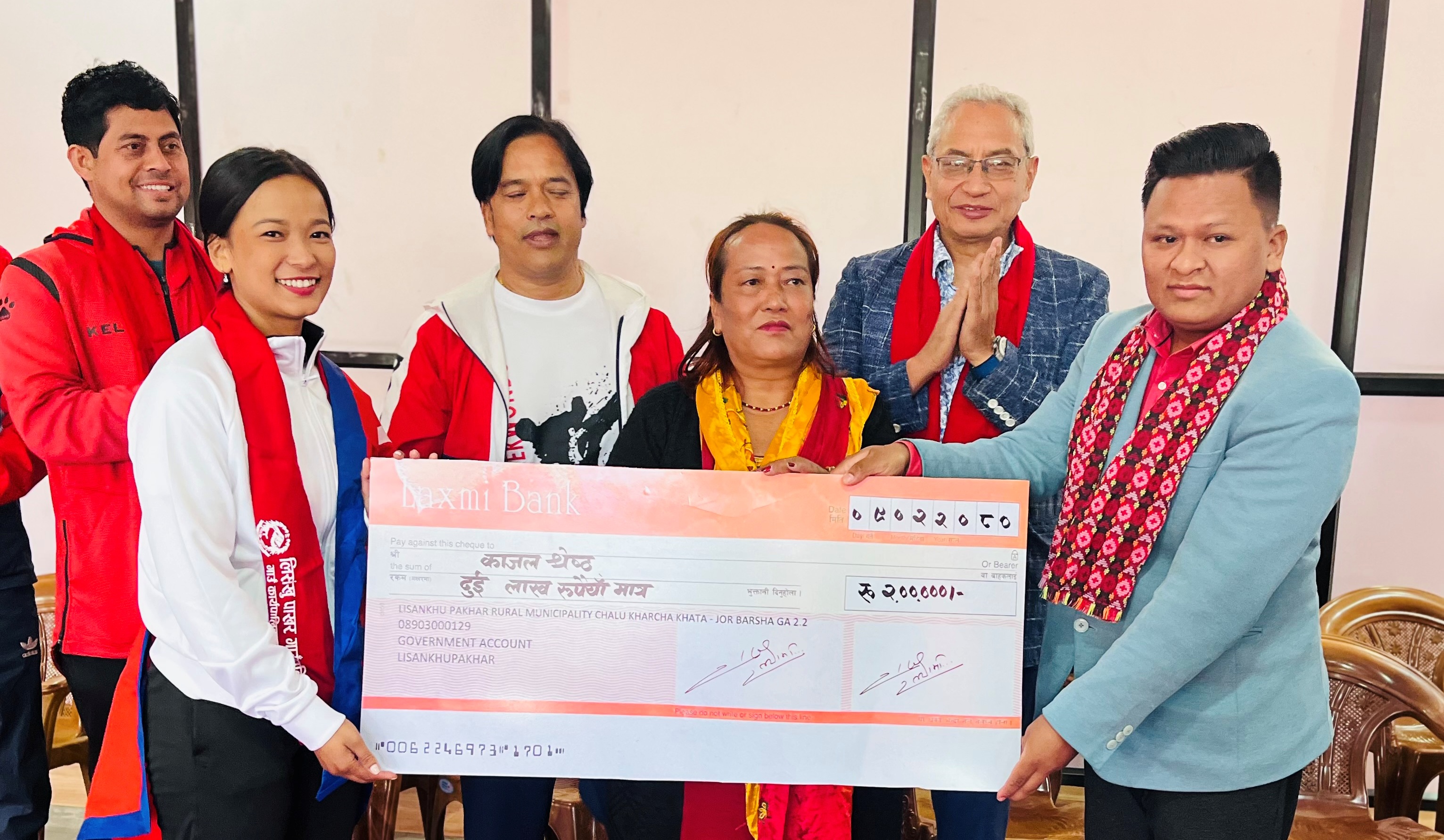 सागका स्वर्ण विजेता काजललाई दुई लाख सहयोग